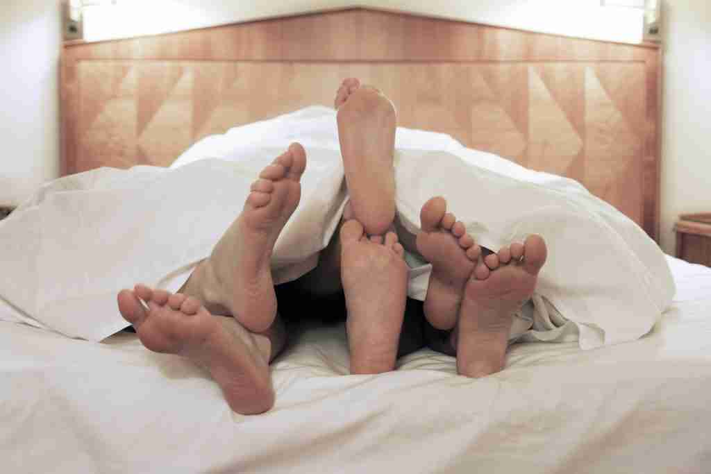 12 Things I Wish I Knew Before Having A Threesome 4 Three Pairs Of Feet In Bed
