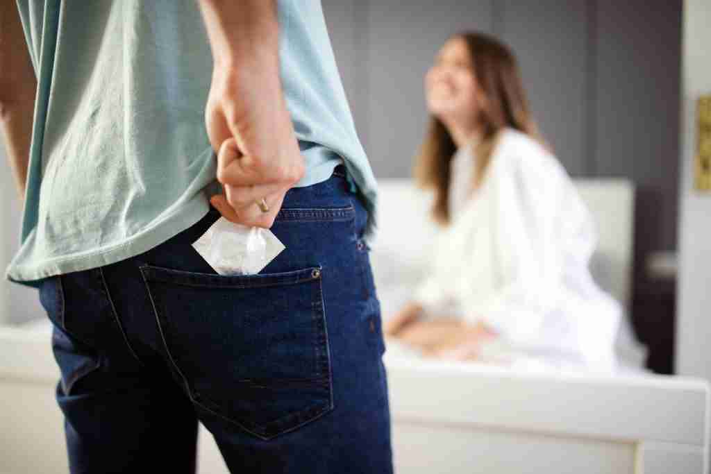 Non-Latex Condoms: A Safe And Effective Alternative For Latex Allergies 3 146.4 Girls.co.uk